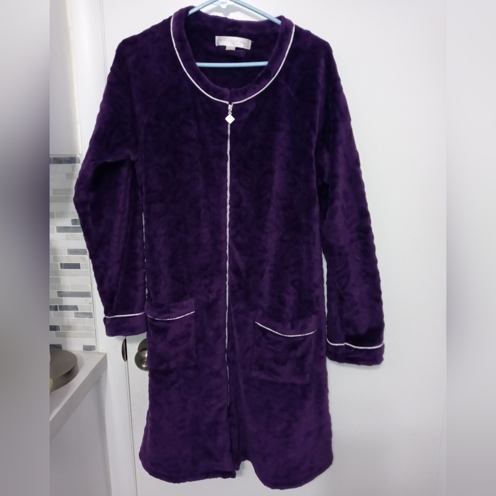 EILEEN WEST FULL ZIP DEEP PURPLE FLUFFY SOFT ROBE WITH POCKETS S/M
